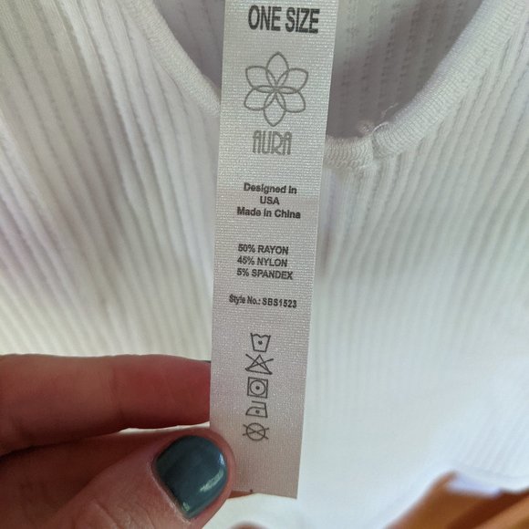 Aura Simple Sleek Chic White Bodysuit NWT - Picture 2 of 3